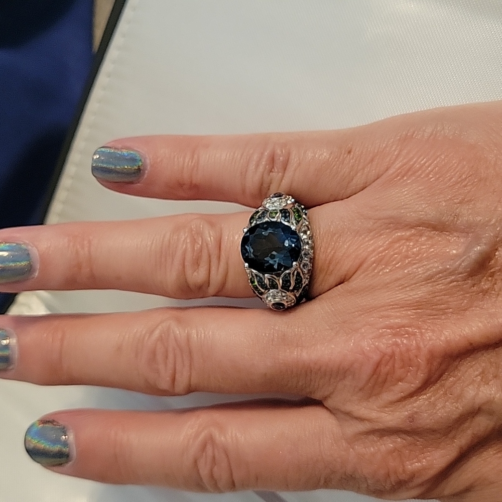 Victoria Wieck London, Blue topaz and Green Gemstone Ring - Picture 9 of 10